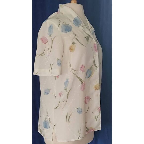 NEW Alfred Dunner Blouse with watercolor tulip pattern - Picture 2 of 7